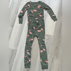 Old navy toddlers flower pattern pajamas